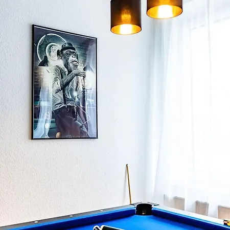Apartment Grosse Terassen-wohnung Mit Grill, Playstation 5, Billardtisch Und Massagesessel Haan