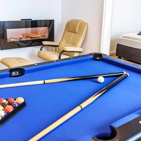 Große Terassen-wohnung Mit Grill, Playstation 5, Billardtisch Und Massagesessel *