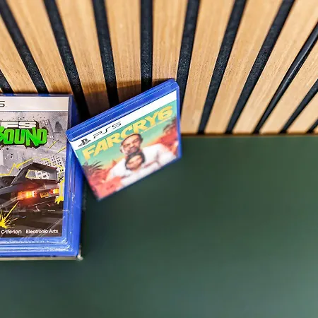 Grosse Terassen-wohnung Mit Grill, Playstation 5, Billardtisch Und Massagesessel * Haan