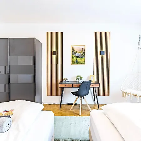 Grosse Terassen-wohnung Mit Grill, Playstation 5, Billardtisch Und Massagesessel Haan