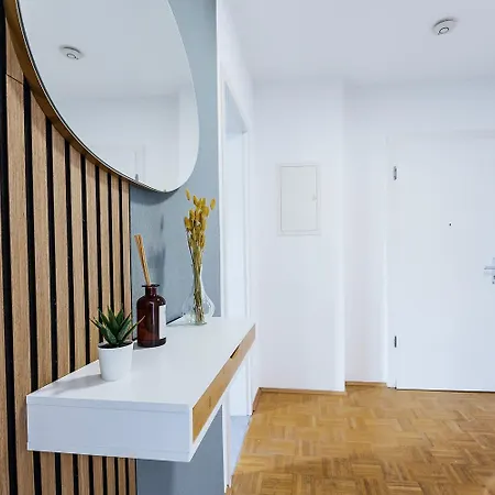 Große Terassen-wohnung Mit Grill, Playstation 5, Billardtisch Und Massagesessel *