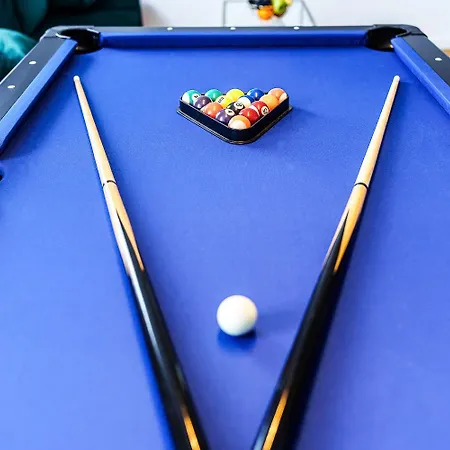 Grosse Terassen-wohnung Mit Grill, Playstation 5, Billardtisch Und Massagesessel * Haan