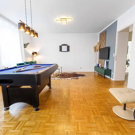Grosse Terassen-wohnung Mit Grill, Playstation 5, Billardtisch Und Massagesessel Apartment Haan
