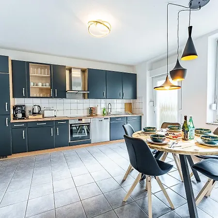 Apartment Grosse Terassen-wohnung Mit Grill, Playstation 5, Billardtisch Und Massagesessel Haan