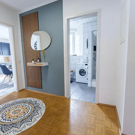 Grosse Terassen-wohnung Mit Grill, Playstation 5, Billardtisch Und Massagesessel * Haan