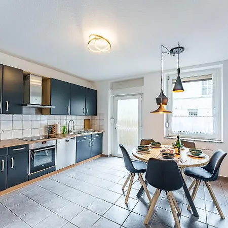 Apartment Grosse Terassen-wohnung Mit Grill, Playstation 5, Billardtisch Und Massagesessel Haan