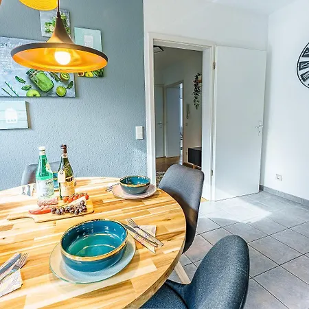Grosse Terassen-wohnung Mit Grill, Playstation 5, Billardtisch Und Massagesessel Apartment Haan