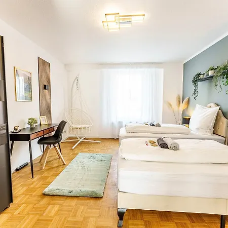 Grosse Terassen-wohnung Mit Grill, Playstation 5, Billardtisch Und Massagesessel Haan