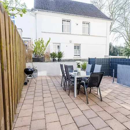 Grosse Terassen-wohnung Mit Grill, Playstation 5, Billardtisch Und Massagesessel Apartment Haan