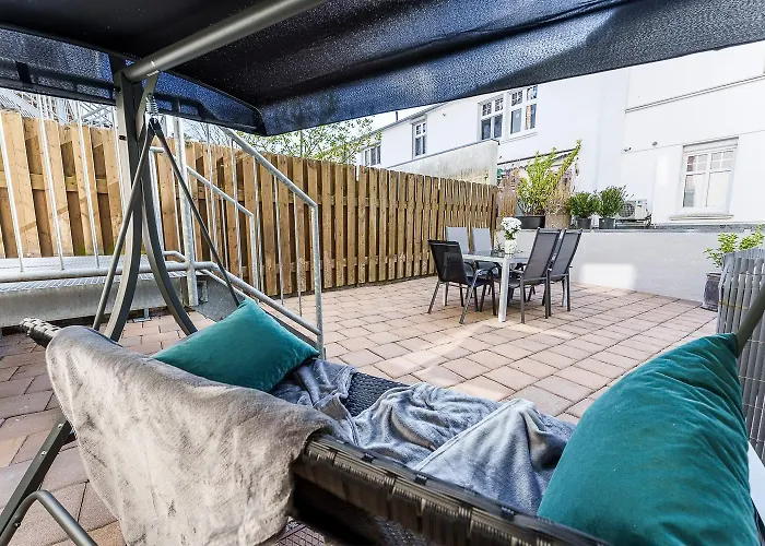 Grosse Terassen-wohnung Mit Grill, Playstation 5, Billardtisch Und Massagesessel Appartement Haan