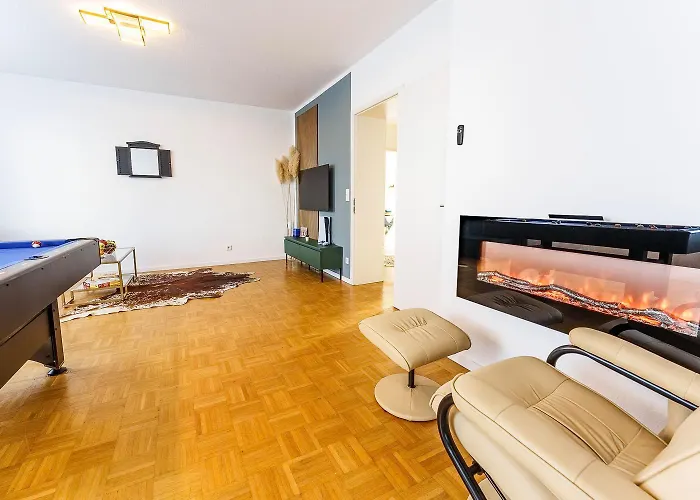 Grosse Terassen-wohnung Mit Grill, Playstation 5, Billardtisch Und Massagesessel * Haan