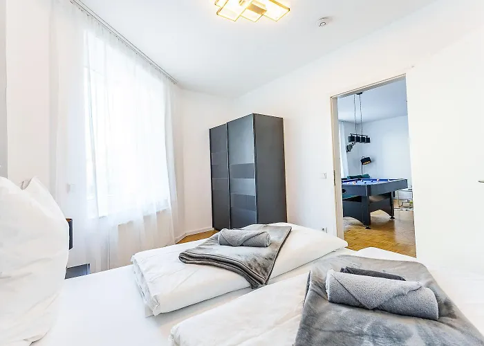 Grosse Terassen-wohnung Mit Grill, Playstation 5, Billardtisch Und Massagesessel Appartement Haan