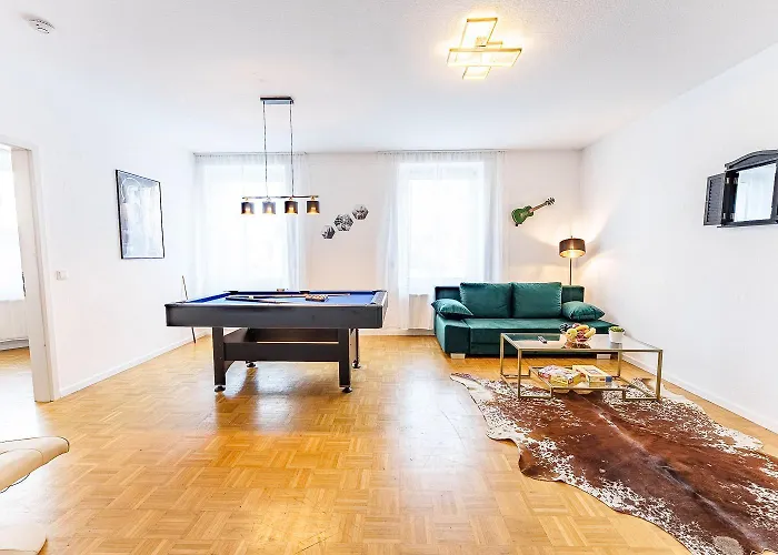 Grosse Terassen-wohnung Mit Grill, Playstation 5, Billardtisch Und Massagesessel Haan