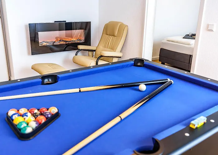 Grosse Terassen-wohnung Mit Grill, Playstation 5, Billardtisch Und Massagesessel *