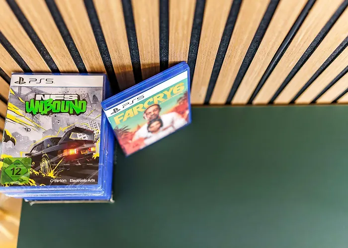 Grosse Terassen-wohnung Mit Grill, Playstation 5, Billardtisch Und Massagesessel * Haan