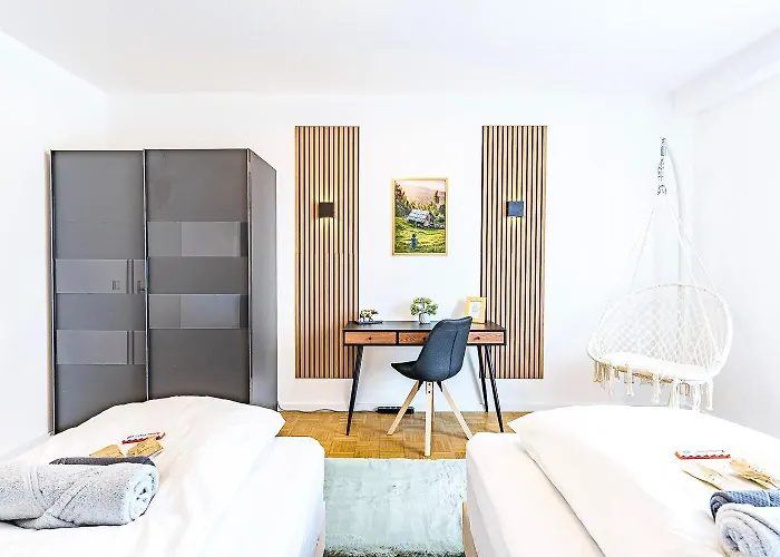 Grosse Terassen-wohnung Mit Grill, Playstation 5, Billardtisch Und Massagesessel Haan