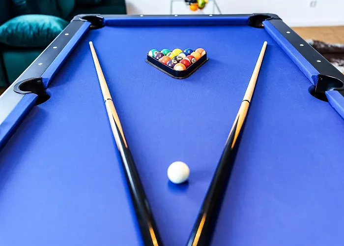 Grosse Terassen-wohnung Mit Grill, Playstation 5, Billardtisch Und Massagesessel * Haan