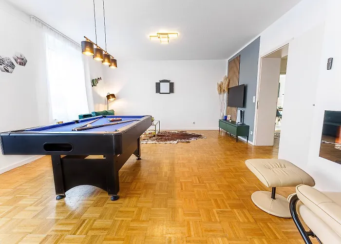Grosse Terassen-wohnung Mit Grill, Playstation 5, Billardtisch Und Massagesessel Appartement Haan