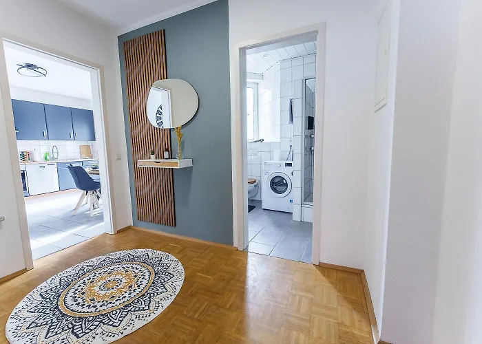 Grosse Terassen-wohnung Mit Grill, Playstation 5, Billardtisch Und Massagesessel * Haan