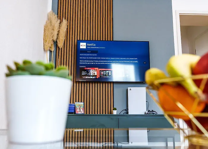 Grosse Terassen-wohnung Mit Grill, Playstation 5, Billardtisch Und Massagesessel * Haan