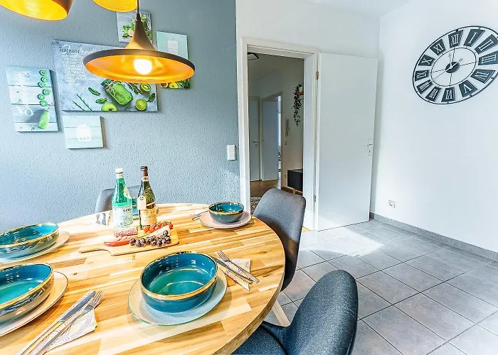 Grosse Terassen-wohnung Mit Grill, Playstation 5, Billardtisch Und Massagesessel Appartement Haan