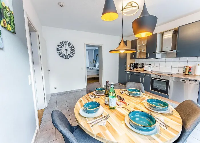 Grosse Terassen-wohnung Mit Grill, Playstation 5, Billardtisch Und Massagesessel *