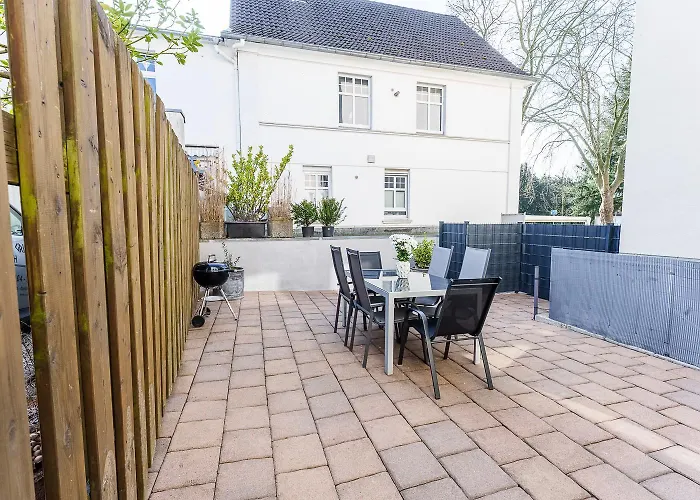 Grosse Terassen-wohnung Mit Grill, Playstation 5, Billardtisch Und Massagesessel Appartement Haan